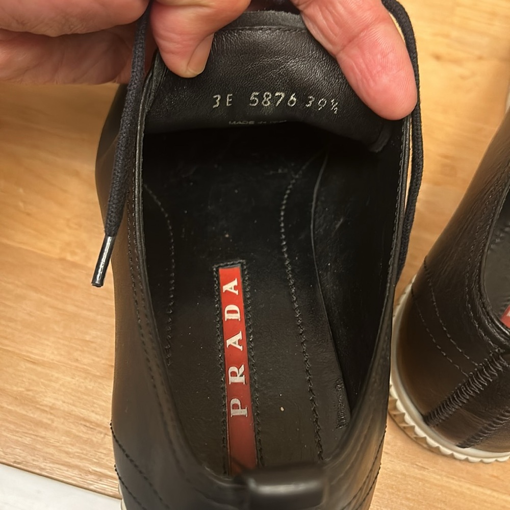 Prada - Picture 3 of 4